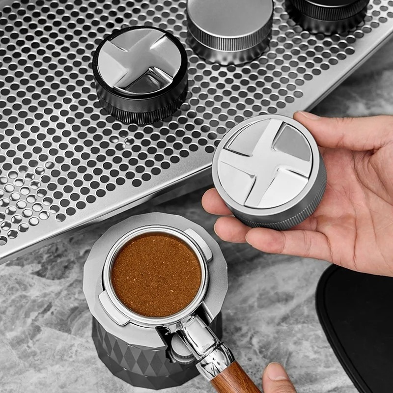 Distribution Tamper Triangle Press 51mm Black MACARON
