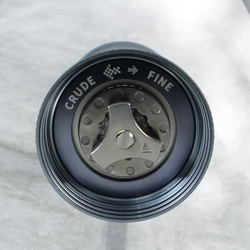 one-two-cups-penggiling-kopi-manual-coffee-grinder-stainless-steel-420-x1 (1).webp